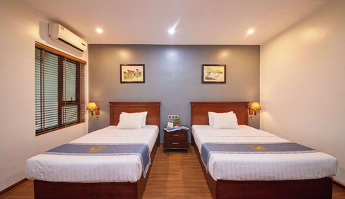 Habitación estándar con 2 camas individuales, vistas a la montaña