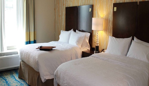 Habitación, 2 camas de matrimonio, accesible para personas con discapacidad (Hearing Impaired)