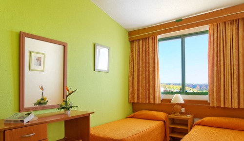 Apartamento, 1 habitación, balcón, vistas parciales al mar