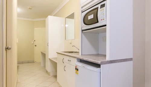 Habitación estándar, no fumadores, cocina básica (Queen & Single)