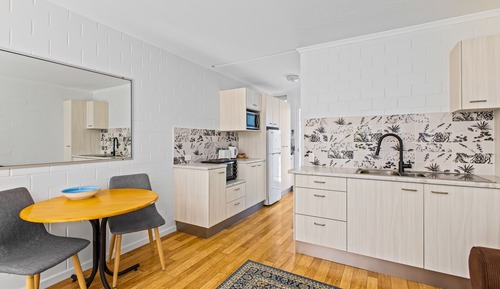 Estudio básico, vistas al jardín