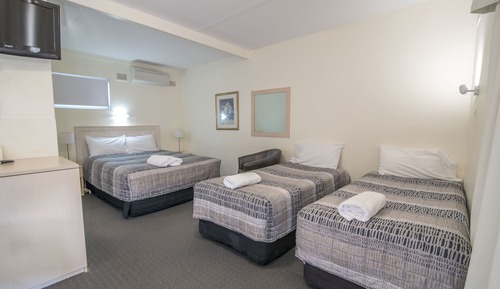 Habitación estándar, no fumadores (Queen & 2 Singles)