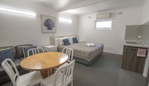 Estudio familiar, no fumadores, cocina básica (Family King & 4 Singles)