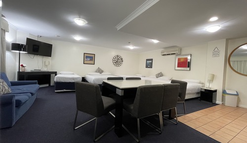 Habitación familiar, no fumadores, cocina básica (4 Star Family Room)