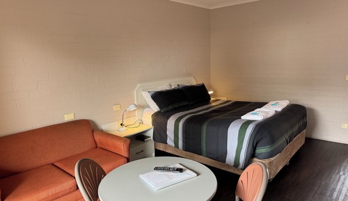 Habitación estándar doble, no fumadores, balcón (Downstairs Motel Suites)