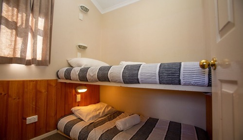 Chalet estándar, 2 habitaciones, no fumadores, cocina básica (Standard Cabin)