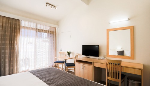 Habitación superior, varias camas, balcón