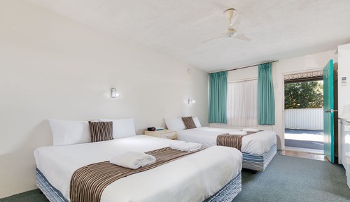 Habitación estándar con 2 camas individuales, 2 camas de matrimonio, microondas