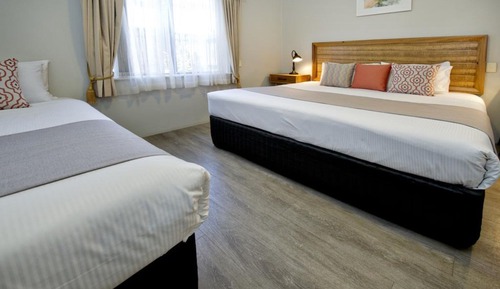 Deluxe 1 Bedroom Apartment