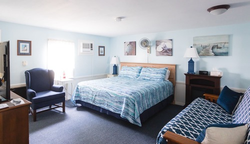 Deluxe King and Futon