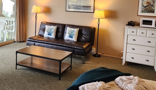 Estudio clásico, varias camas, balcón, vistas al mar