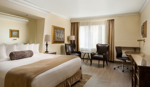 Habitación, 1 cama de matrimonio grande, en una planta alta (Mobility/Hearing Access, Roll-In Shwr)