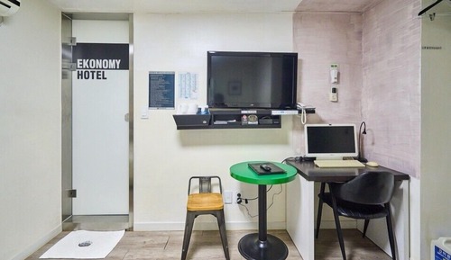 Economy Twin (Light Breakfast for 2 people, Free Access of Community Room - 1 hour per stay)