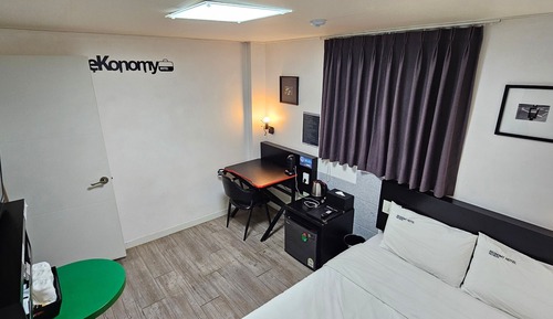 Business Double (Light Breakfast for 2 people, Free Access of Community Room - 1 hour per stay)