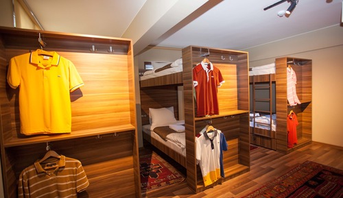 Dormitorio compartido básico, dormitorio mixto, baño compartido (For 8 People)