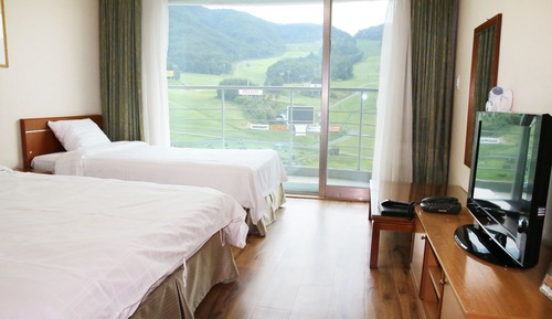 Habitación estándar con 2 camas individuales (B17, Surcharge for Slope view )