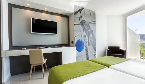 Habitación doble de uso individual, balcón, vistas a la piscina (Joy)