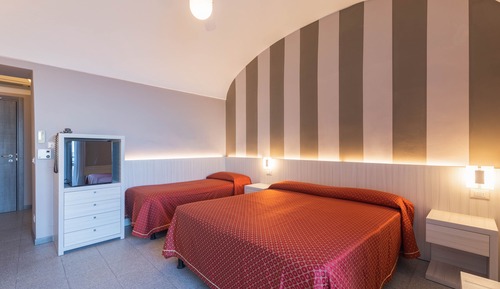 Habitación triple, vistas al mar