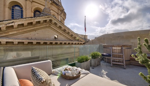 Suite 7 - Duplex Suite