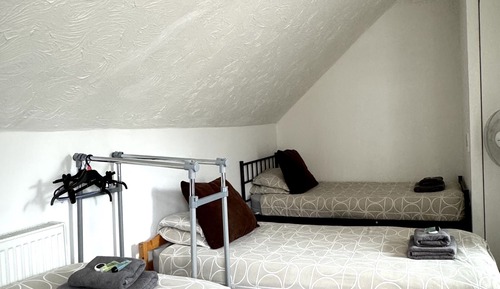 Habitación triple económica, baño privado