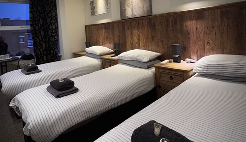 Habitación triple superior, baño privado