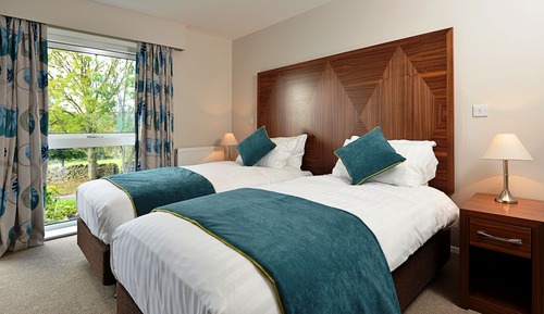 Suite, 1 cama de matrimonio grande, balcón, planta baja