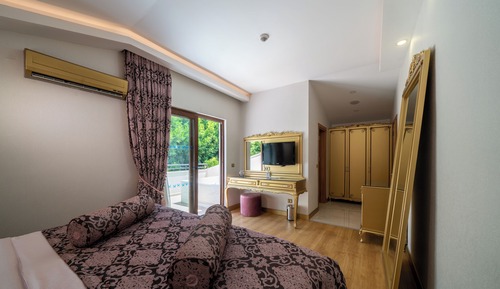 Honeymoon Room, Jetted Tub