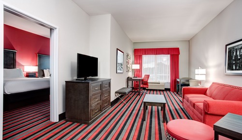 Suite, 1 cama de matrimonio grande, accesible en silla de ruedas (Roll-In Shower)