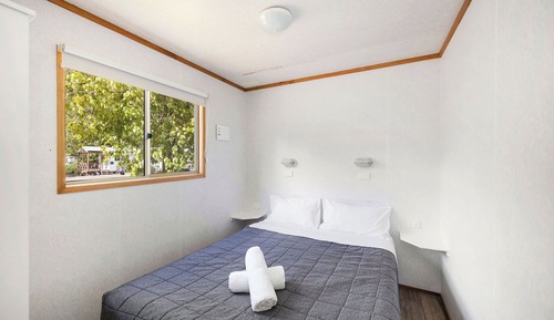 Deluxe Cabin - Sleeps 6 - Lifestyle