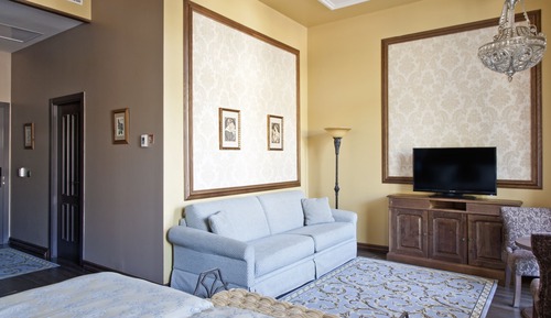 Triple Deluxe con pulsera exprés para PortAventura y Ferrari Land (2 adultos+1niño)