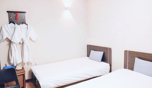 Habitación estándar con 2 camas individuales, no fumadores, vistas a la montaña