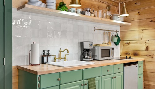 Habitación Confort, 1 cama de matrimonio, frigorífico y microondas, en la zona del patio