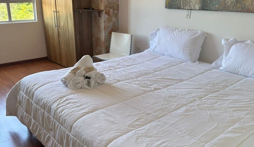 Habitación triple panorámica, baño privado, vistas al lago