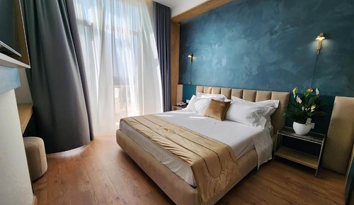 Superior Family Suite with Balcony and Sea View