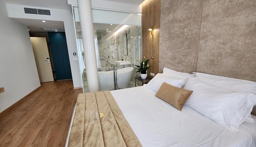 Deluxe Double Room with Balcony and Sea View