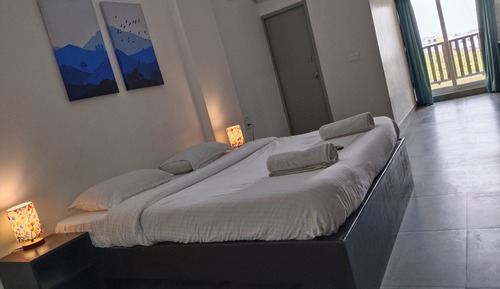 Estudio básico, 1 cama de matrimonio grande, vistas a la ciudad