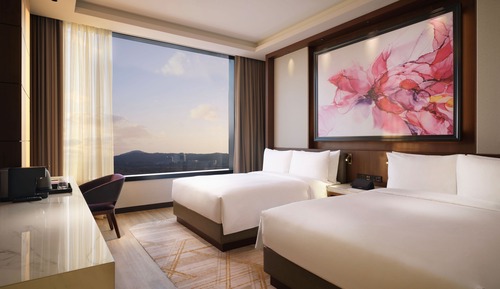 [Splash Bay PKG] Sun Tower Deluxe Double Queen + Splash Bay Ticket, 4 Pax(Usage: CI 14-20 / CO 8-12)