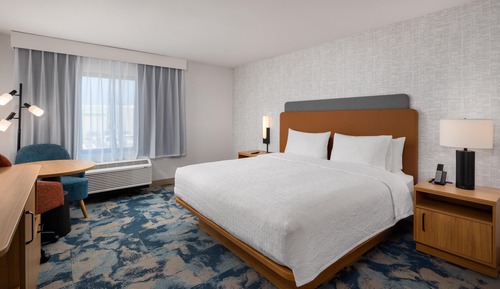 Habitación, 1 cama de matrimonio grande, frigorífico y microondas (Shower Only)