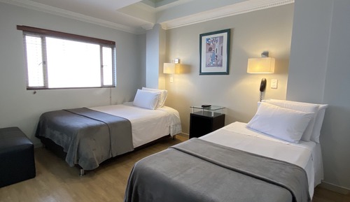 Habitación estándar doble, varias camas, baño privado