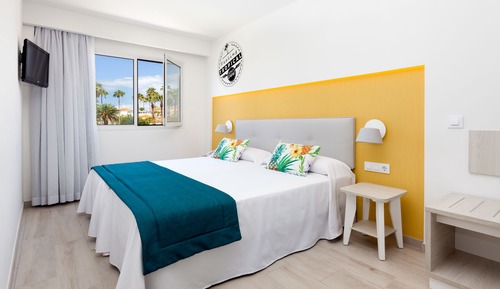Suite, cocina, vistas parciales al mar (3 adults and 1 child)