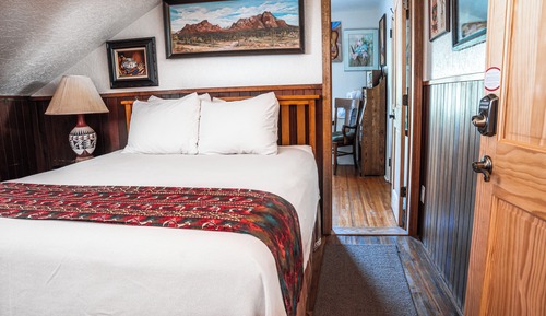 Suite Deluxe (Sunrise Suite 2nd floor, No Pets)