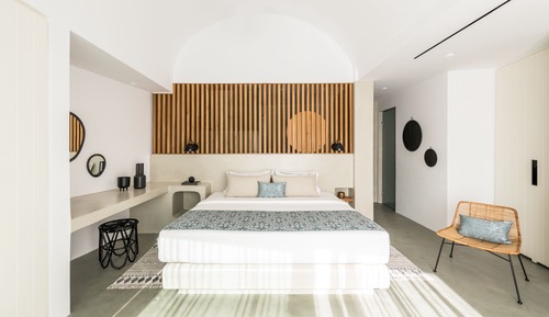 Pure Suite with Pool or Hot Tub