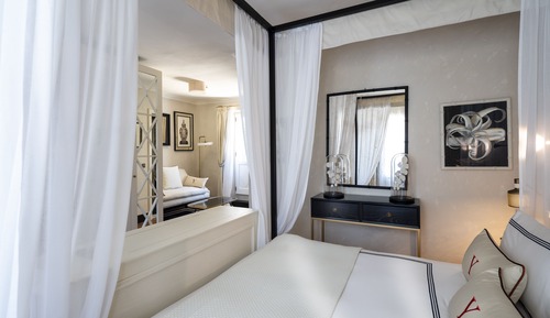 Suite, terraza, vistas a la piscina