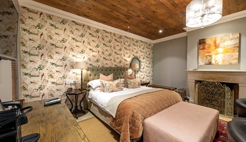 Habitación doble superior, 1 cama de matrimonio grande, baño privado, vistas al jardín