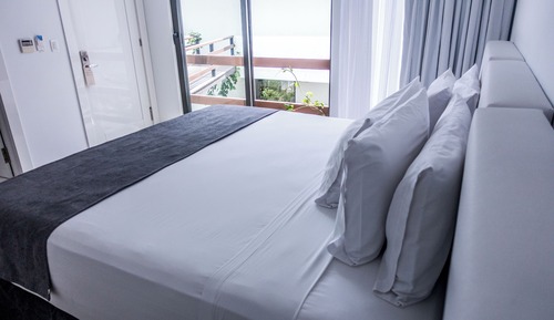 Habitación, 1 cama de matrimonio grande, vistas al jardín