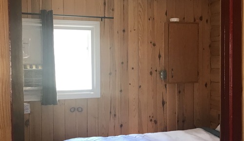 Superior Cottage w/Queen Bed and queen pullout sofa (easy water access,)