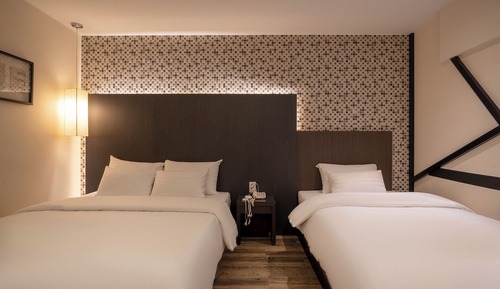 Business Twin Room (Netflix available, Laundry available)