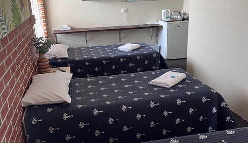 Habitación (1 Double & 3 Single Beds)