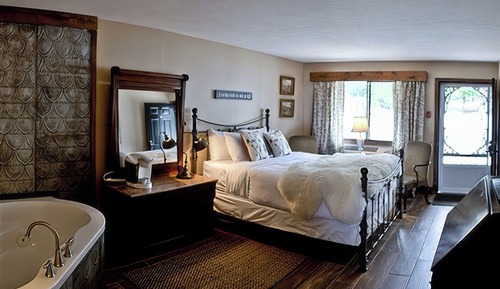 Carriage House Whirlpool Room