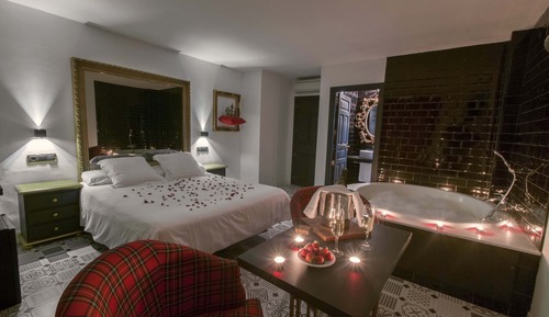Suite, bañera de hidromasaje, vistas al jardín (La alcoba de la reina)